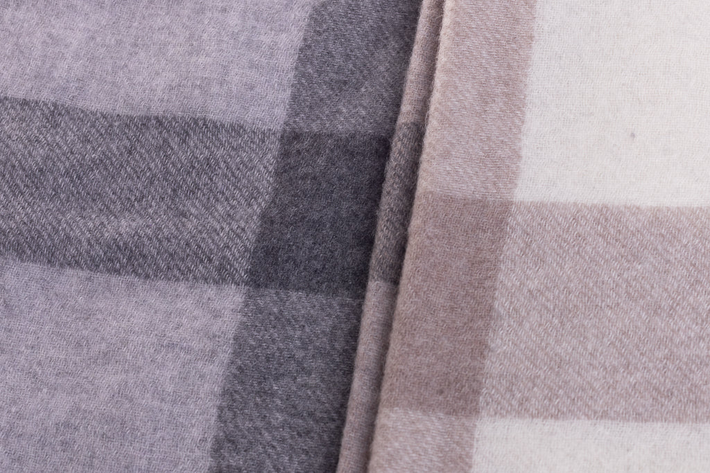 Sciarpa in cashmere a quadri grigia e beige