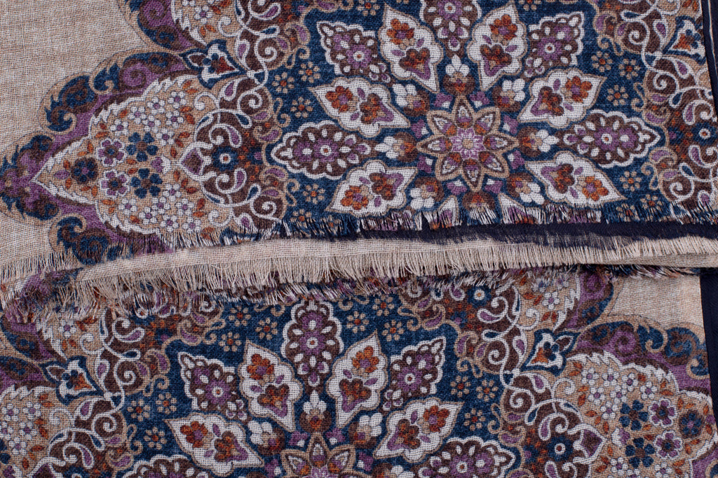 Šal z dvojno plastjo iz čiste volne