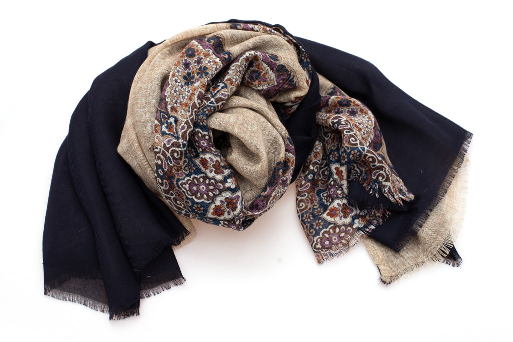 Šal z dvojno plastjo iz čiste volne