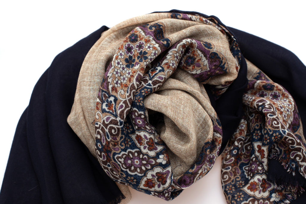 Šal z dvojno plastjo iz čiste volne