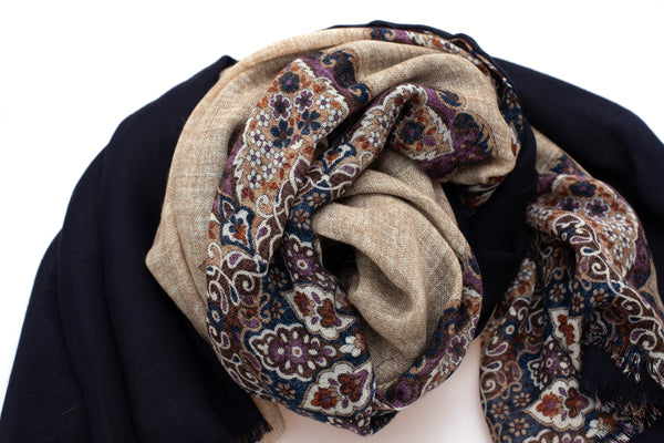 Šal z dvojno plastjo iz čiste volne