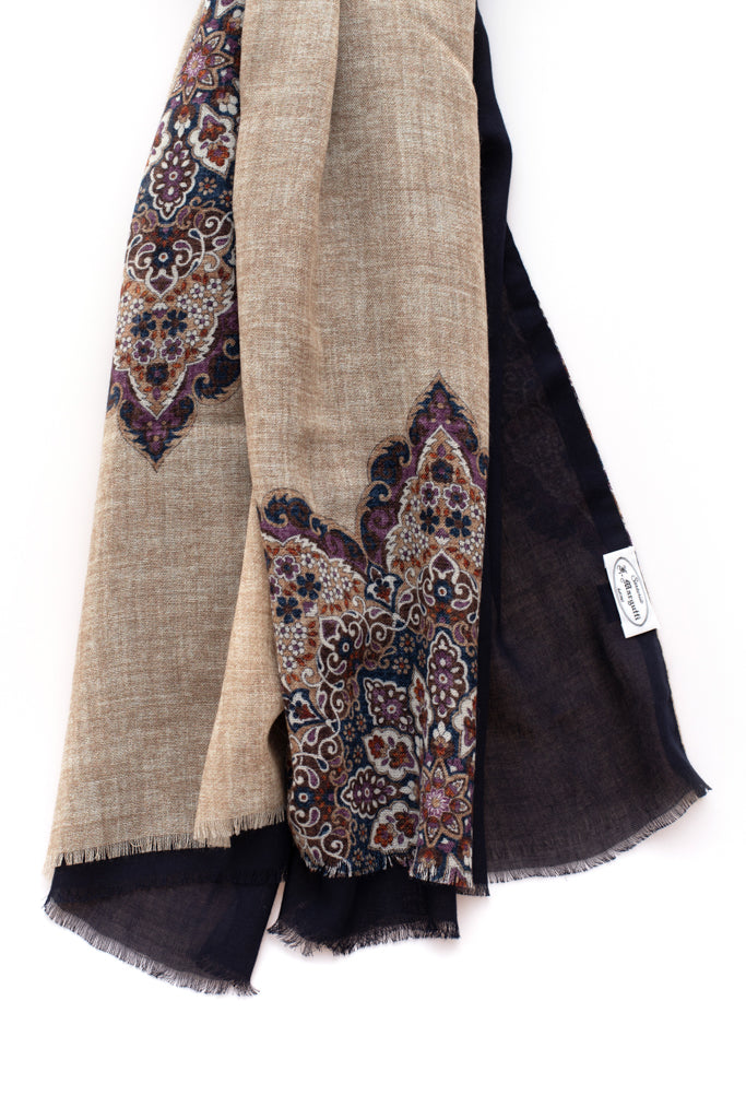 Šal z dvojno plastjo iz čiste volne