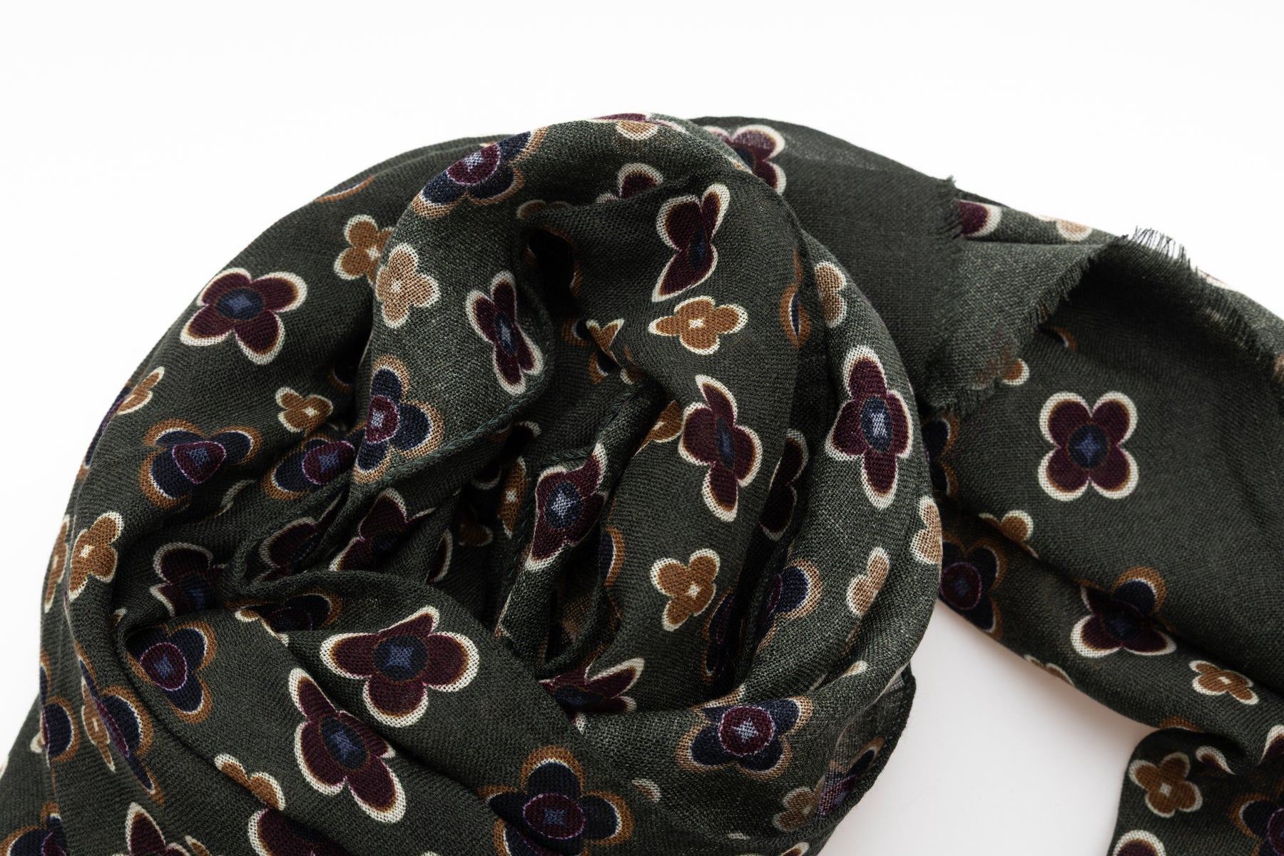 Sciarpa fondo verde in fantasia floreale pura lana