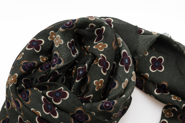 Sciarpa fondo verde in fantasia floreale pura lana