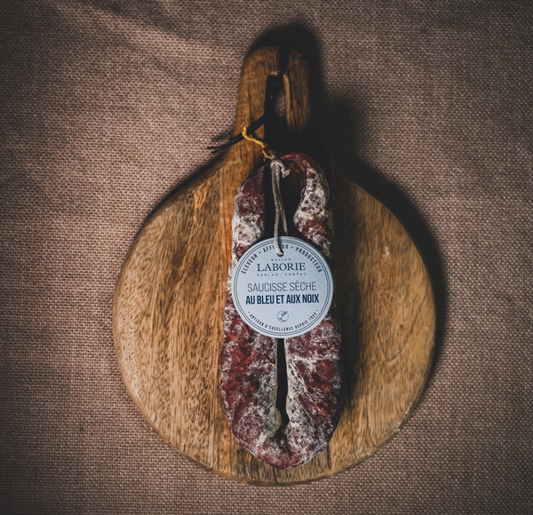 Dry sausage with Bleu d'Auvergne and walnuts