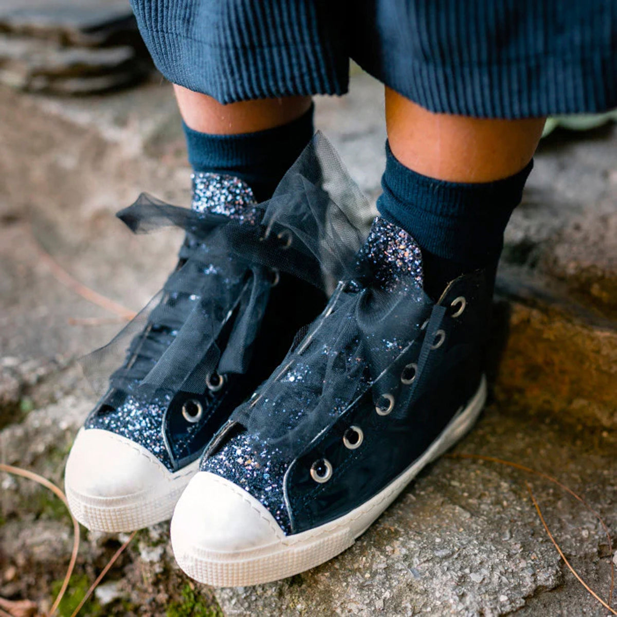HIGH SHINY AND GLITTER BLUE SNEAKER