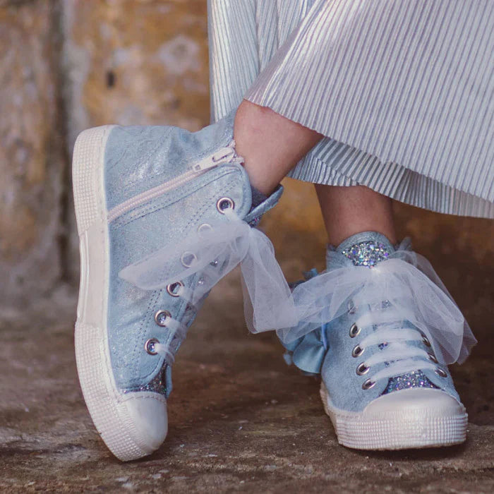 SNEAKER MET BLOEMENAPPlicatie