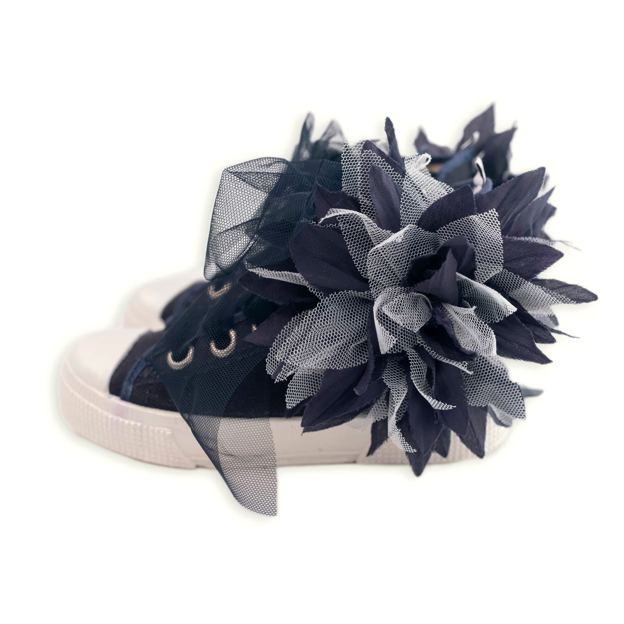 ZAPATILLA ALTA DE CANVAS CON FLORES