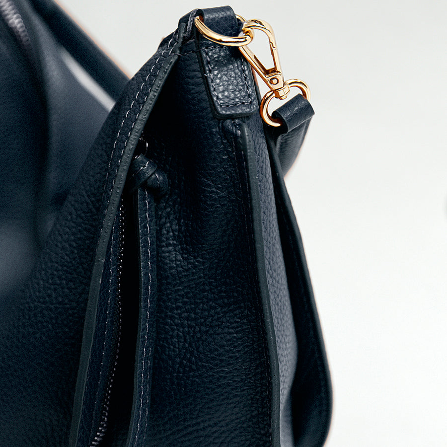 SPORTY - Large Blue Leather Bag with Pockets