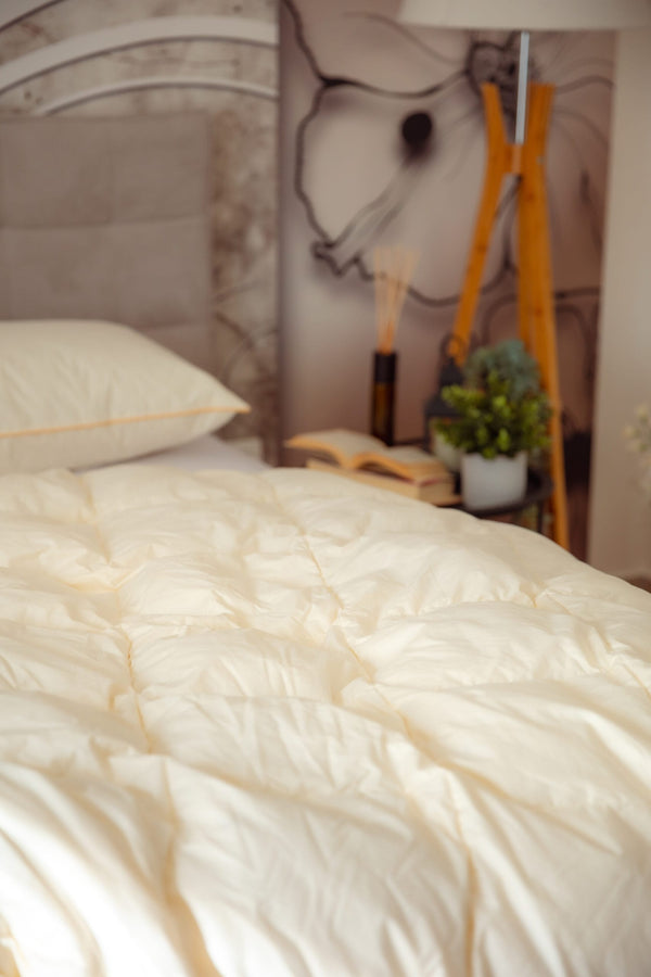 Lugi Blanket (down, feathers)