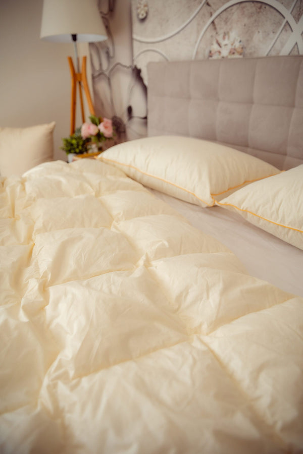 Lugi Blanket (down, feathers)