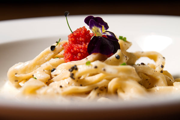 huevas rojas de lumpo con tallarines de trufa