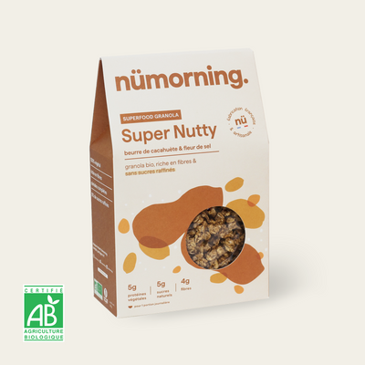 Paquet de granola bio et peu sucré Super Nutty, au beurre de cacahuète, de la marque nümorning