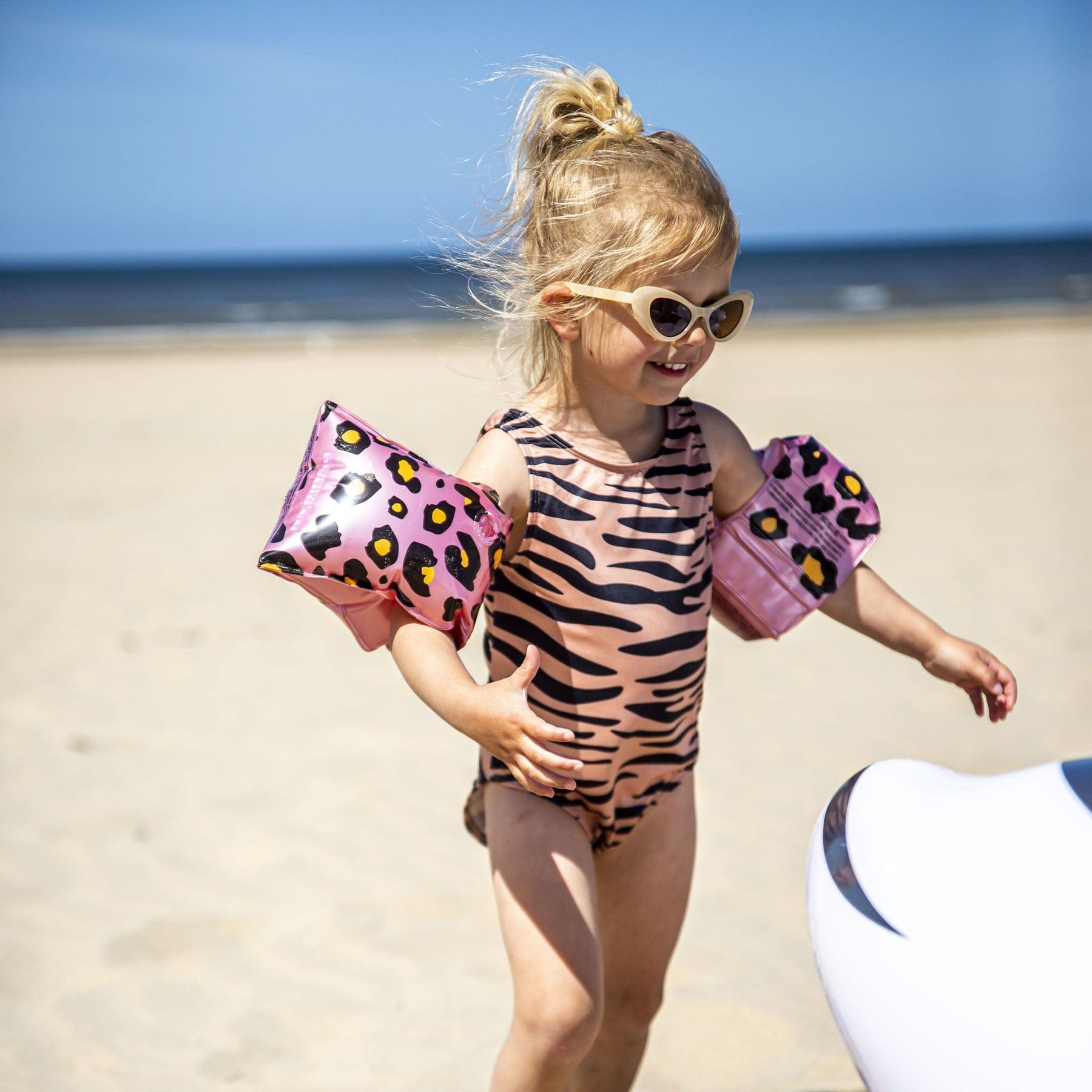 zwembandjes-2-6-jaar-rosé-panterprint-swim-essentials-2