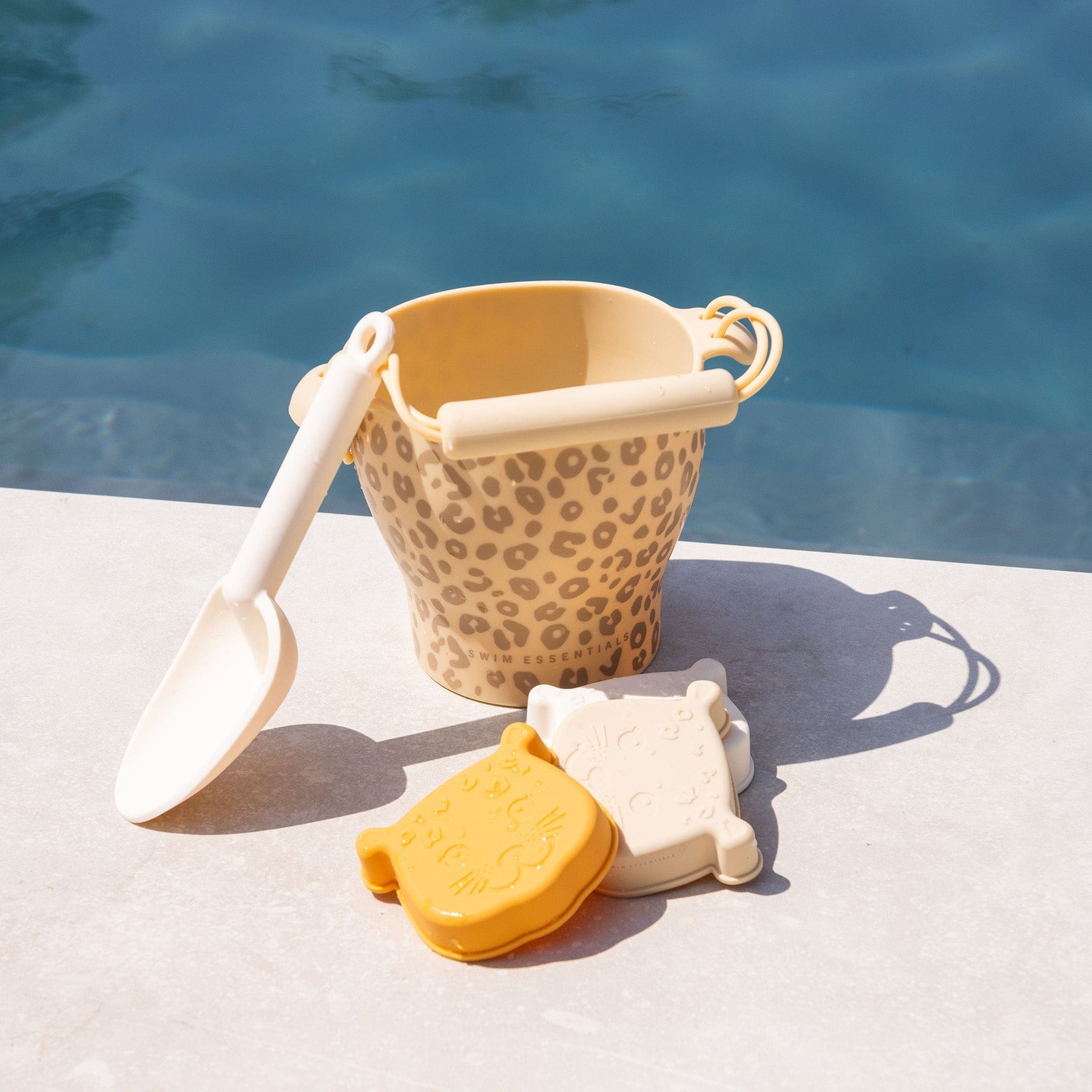strandspeelgoed-leopard-beige-swim-essentials-7