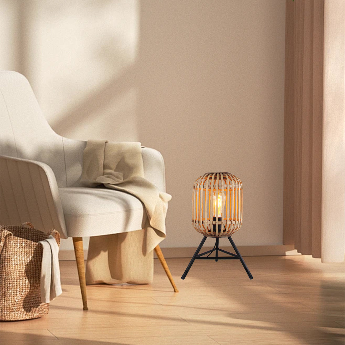 Various Woven tafellamp Ø22 cm op een bijzettafel in een boho interieur, die warme verlichting verspreidt.