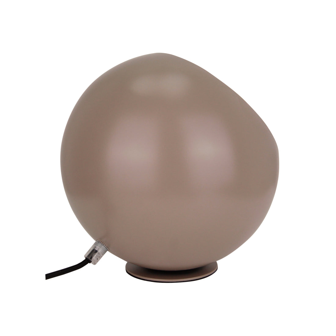 De taupekleurige Occhio tafellamp heeft een modern design. Perfect voor een sfeervolle aanvulling in jouw interieur.