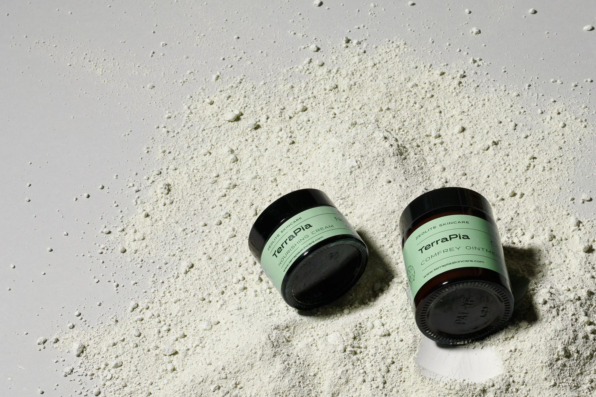 Regenerative face cream with zeolite