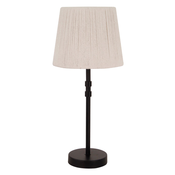 Lichte drum-lampenkap met een ambachtelijk weefpatroon voor een Scandinavisch interieur.