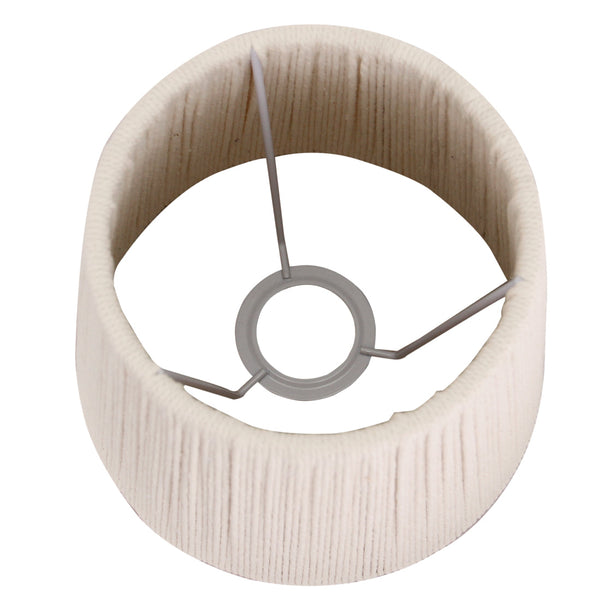 Zijaanzicht van de witte katoenen kap die zorgt voor een zachte lichtfiltering.