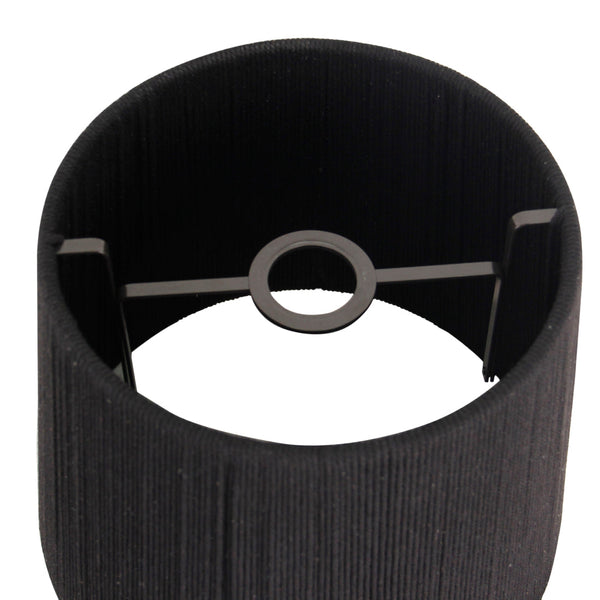 Zijaanzicht van de zwarte koord-lampenkap die een subtiel schaduwspel geeft.