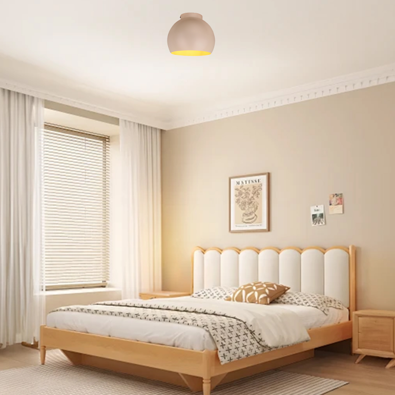 Stilvolle Deckenleuchte Sfera von Various, 1-flammig, Ø25 cm, in sanftem Crème-Ton. Ideal für eine warme, gleichmäßige Lichtverteilung.