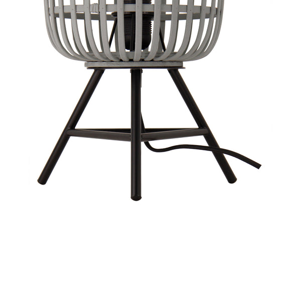 Various Woven Tischlampe mit Metall-Dreibein und Rattan-Schirm