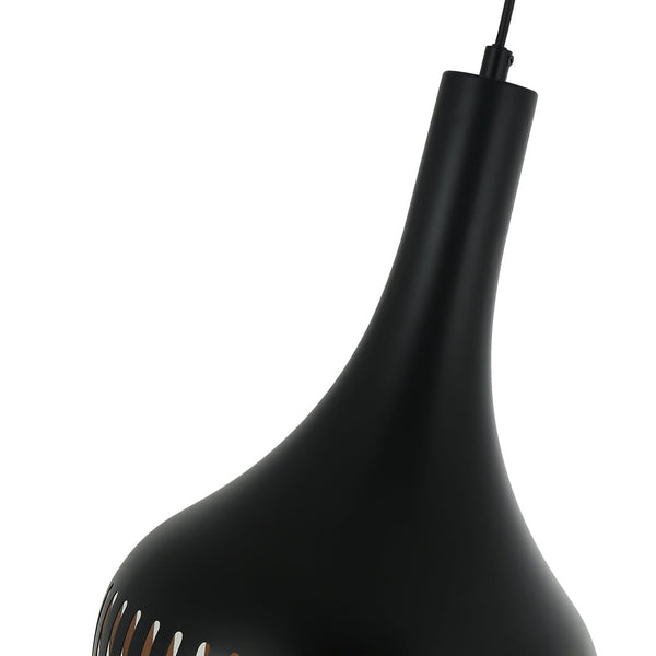 De Various Canna hanglamp in zwart heeft 3 kappen van Ø25 cm. Een moderne, stijlvolle hanglamp die een eigentijdse uitstraling biedt voor elk interieur.