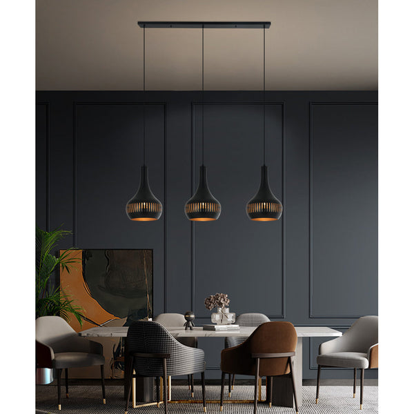 De Various Canna hanglamp in zwart heeft 3 kappen van Ø25 cm. Een moderne, stijlvolle hanglamp die een eigentijdse uitstraling biedt voor elk interieur.