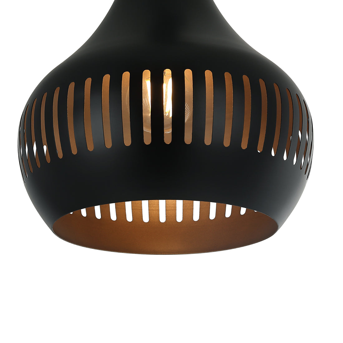 De Various Canna hanglamp in zwart heeft een Ø25 cm kap. Een moderne, stijlvolle hanglamp die een eigentijdse uitstraling biedt voor elk interieur.