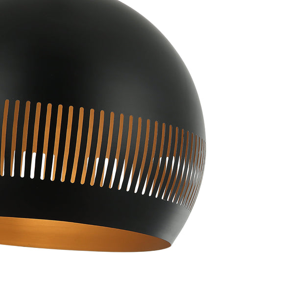 De Various Globo hanglamp in zwart heeft een Ø40 cm kap. Een moderne, stijlvolle tafellamp die een eigentijdse uitstraling biedt voor elk interieur.