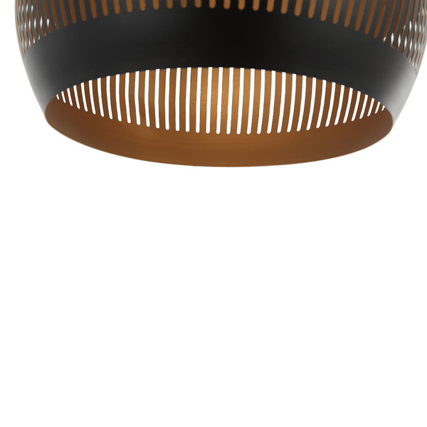 De Various Globo hanglamp in zwart heeft een Ø40 cm kap. Een moderne, stijlvolle tafellamp die een eigentijdse uitstraling biedt voor elk interieur.