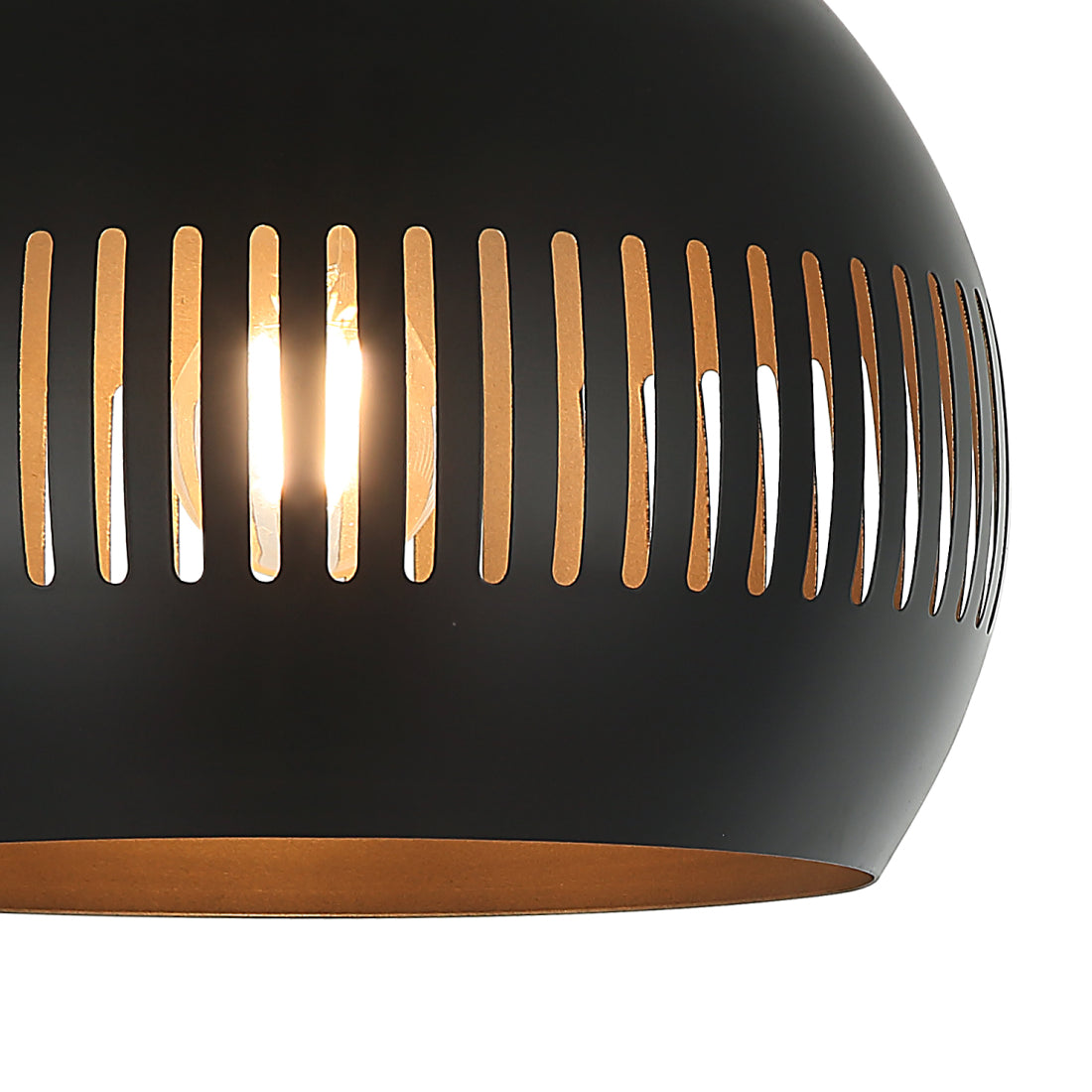 De Various Globo hanglamp in zwart heeft een Ø50 cm kap. Een moderne, stijlvolle tafellamp die een eigentijdse uitstraling biedt voor elk interieur.