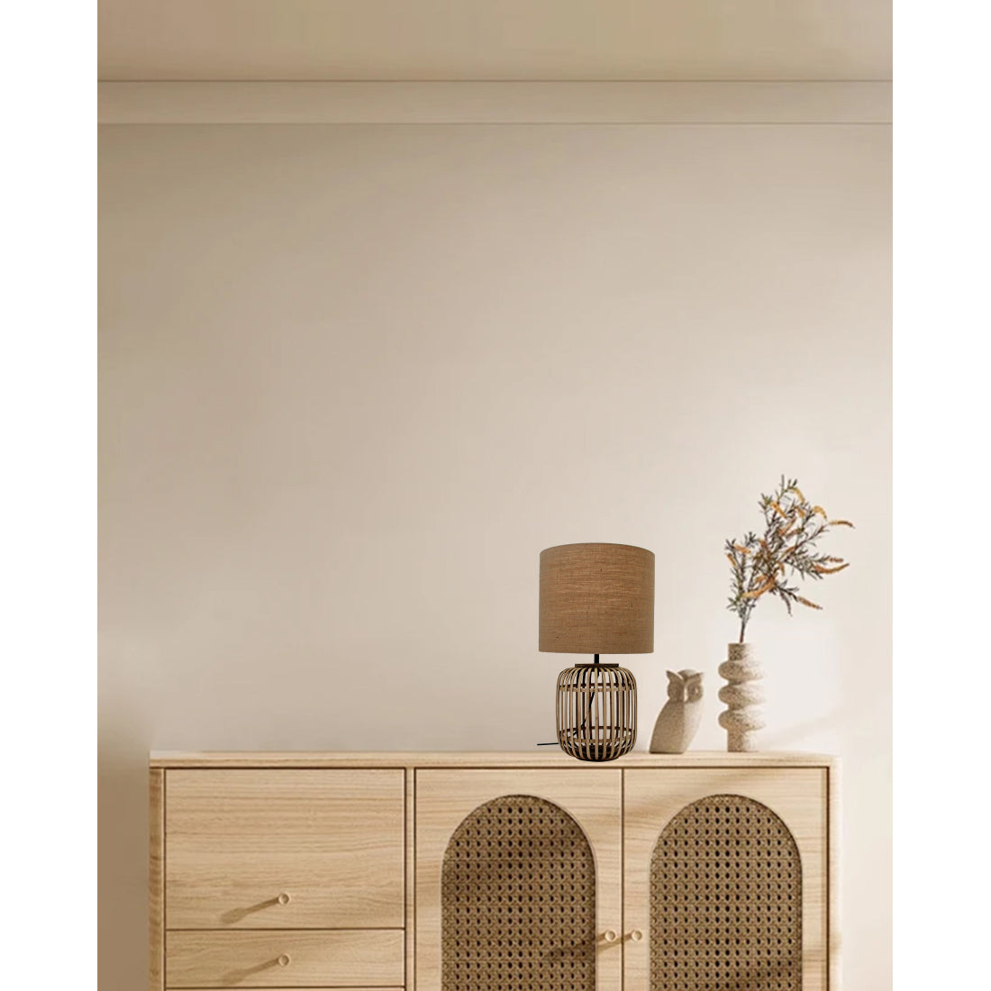 Various Woven tafellamp Ø30 cm in een sfeervol boho interieur, die warme en natuurlijke verlichting verspreidt.