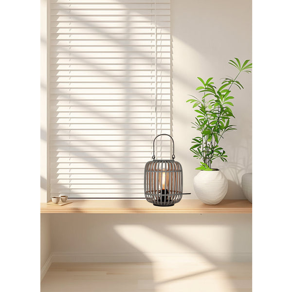 De Various Woven tafellamp in grijs heeft een Ø20,5 cm kap. Een moderne, stijlvolle tafellamp die een eigentijdse uitstraling biedt voor elk interieur.