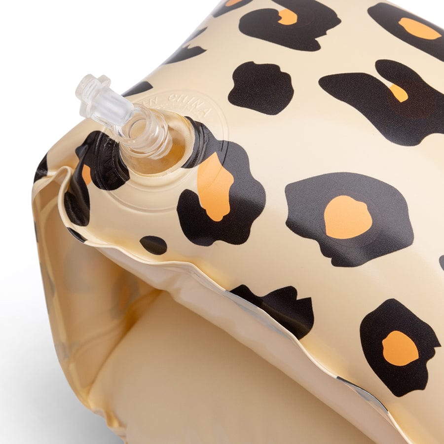 zwembandjes-0-2-jaar-beige-panterprint-swim-essentials-4