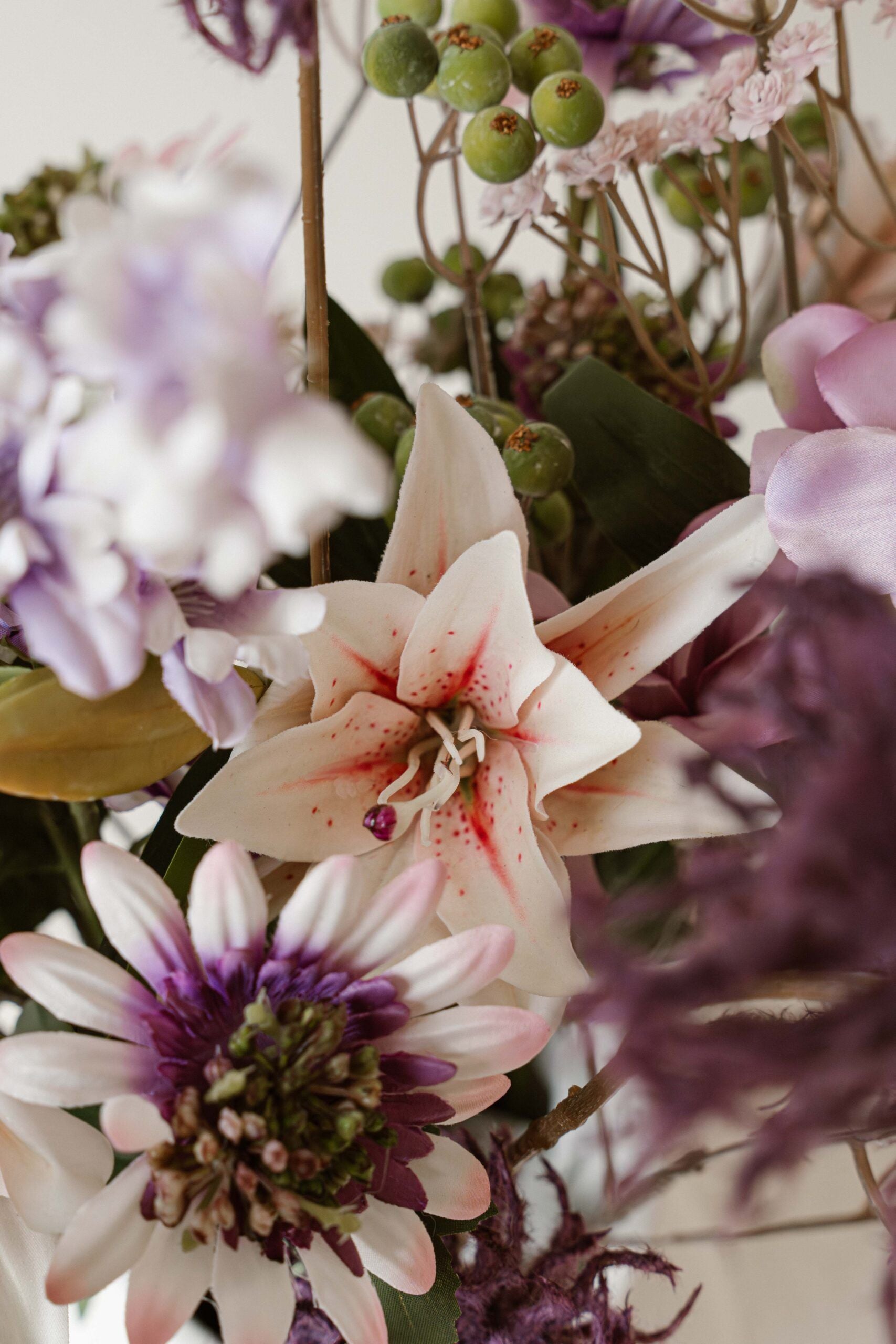 Indore Silva - Lely - Roze Wit - kunsttak - zijde