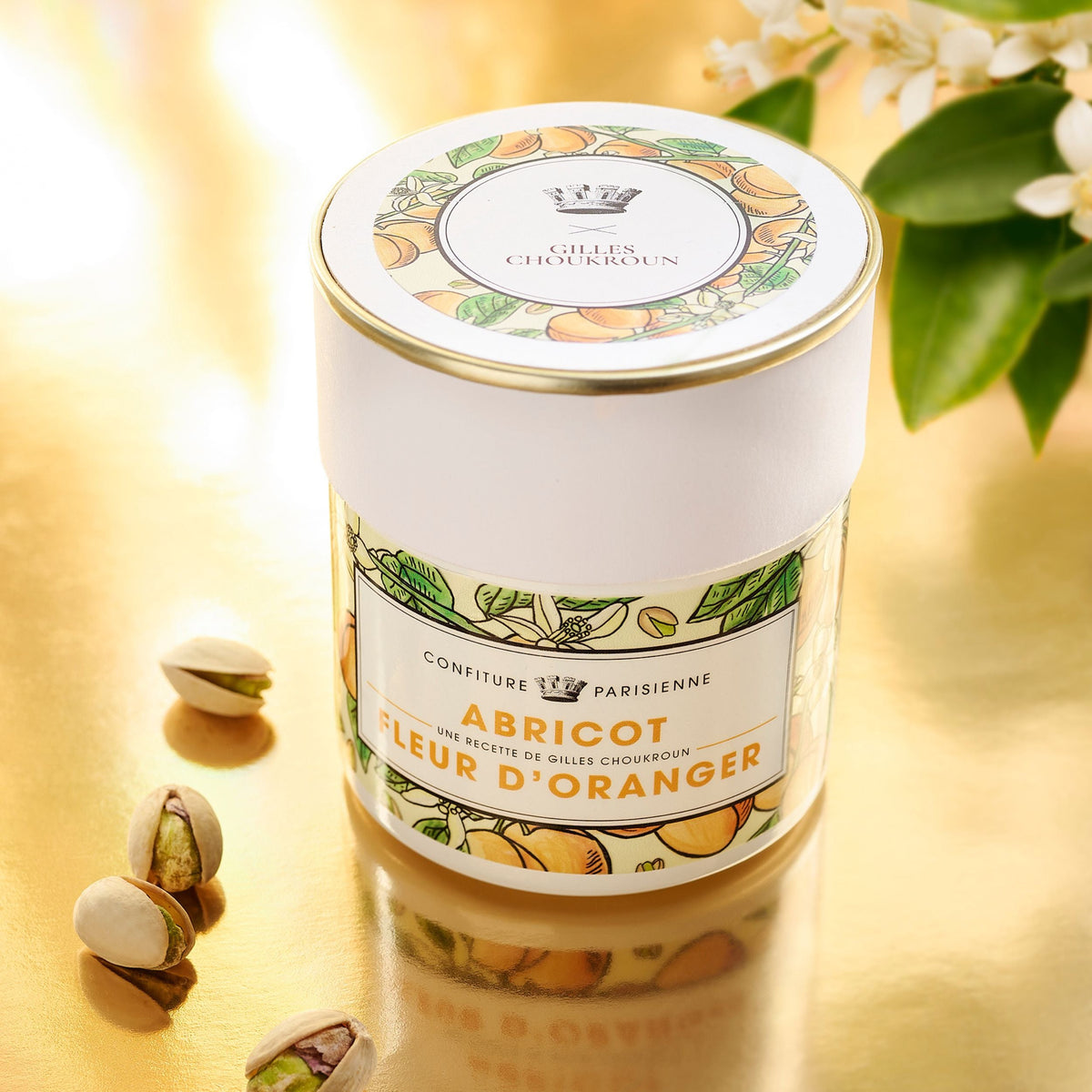Pot Abricot Fleur d'Oranger x Gilles Choukroun sur fond doré, avec pistaches et fleurs d'oranger