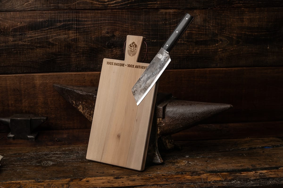 accessoires-planche-a-decouper-couteau-basque-baskokami-coutellerie-basque-traditionnel-artisanal