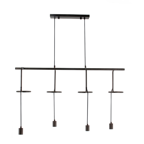 Deze gedetailleerde foto toont de zwarte Anello hanglamp met industrieel karakter.