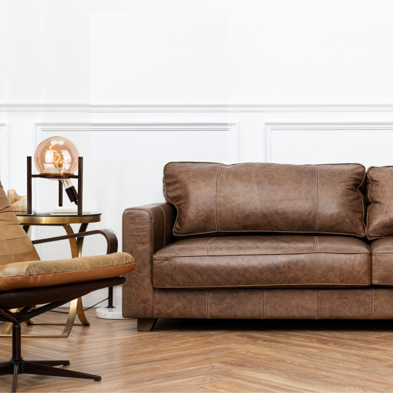 De zwarte Anello tafellamp voegt een industriële charme toe aan je interieur. Perfect voor sfeervolle avonden!