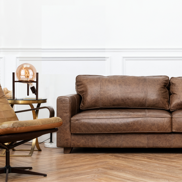 De zwarte Anello tafellamp voegt een industriële charme toe aan je interieur. Perfect voor sfeervolle avonden!