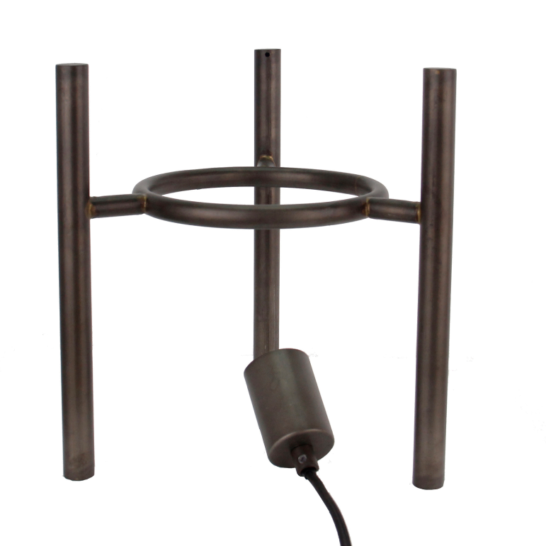 Detail van de zwarte Anello tafellamp met industrieel design. Deze lamp voegt karakter en sfeer toe aan je interieur.