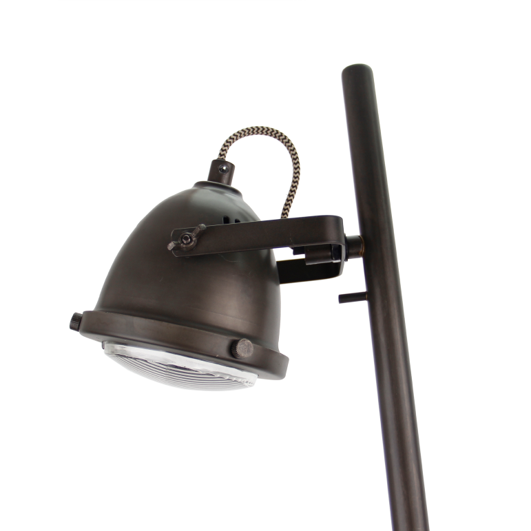 De zwarte Bella vloerlamp heeft een industrieel design en geeft een sfeervolle uitstraling aan jouw interieur.
