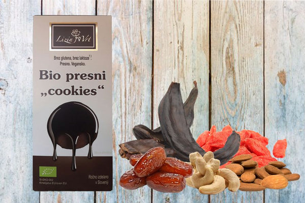 Organic raw cookies covered in organic chocolate 100g