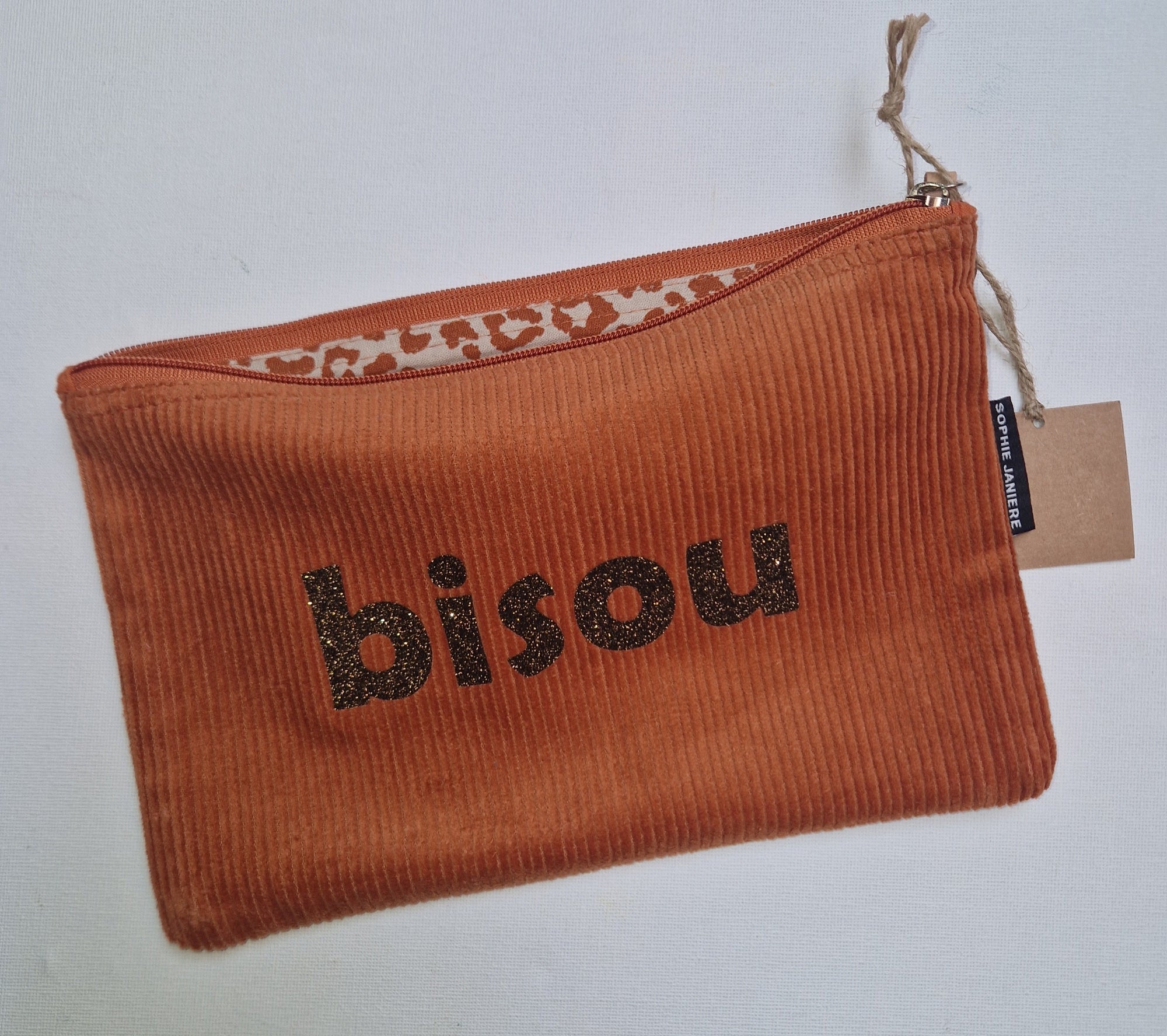 Flat velvet pouch with sequins