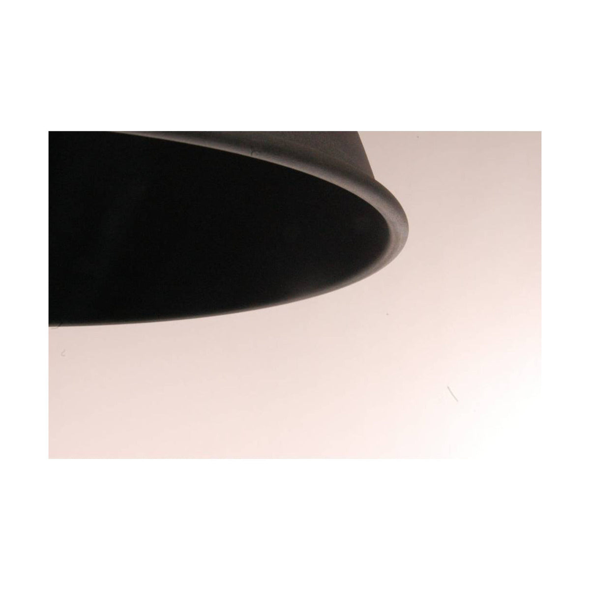 De grijze Cucina hanglamp brengt een moderne touch in je interieur. Perfect voor boven de eettafel of een gezellige hoek.