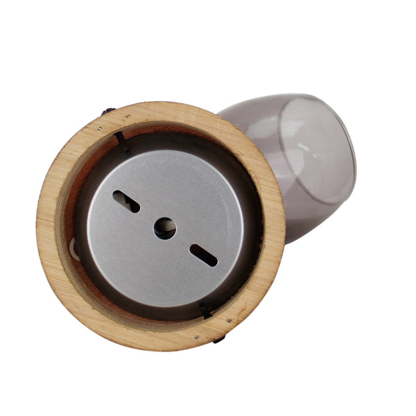 Een gedetailleerd zicht op de zwarte plafondspot Sylvie. Deze industriële lamp voegt karakter toe aan elke ruimte.