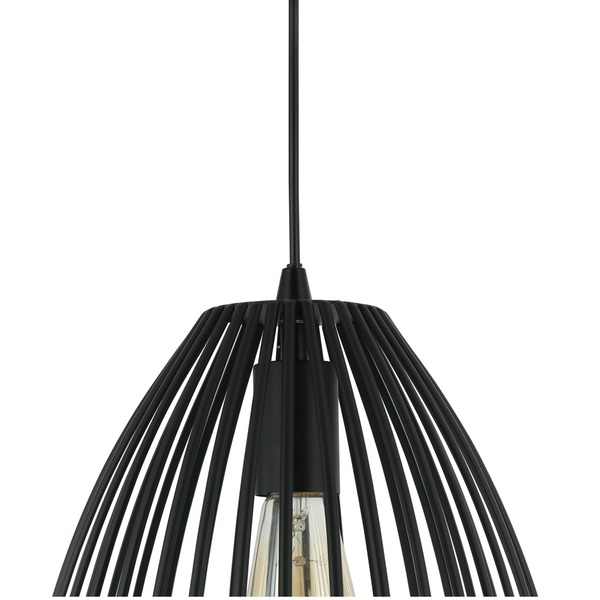 De zwarte Rho hanglamp voegt een industrieel design toe aan je interieur. Perfect voor een moderne, sfeervolle uitstraling.