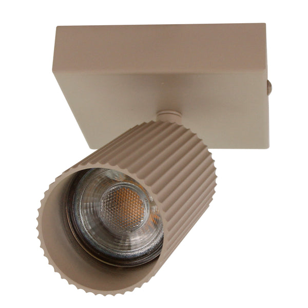 De Rigo plafondlamp in zandkleur voegt een warme touch toe aan elke ruimte. Perfect voor sfeervolle verlichting!